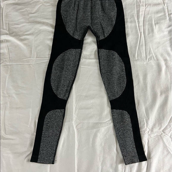 Seamless style leggings. Black and grey color. Never used. - Picture 3 of 5